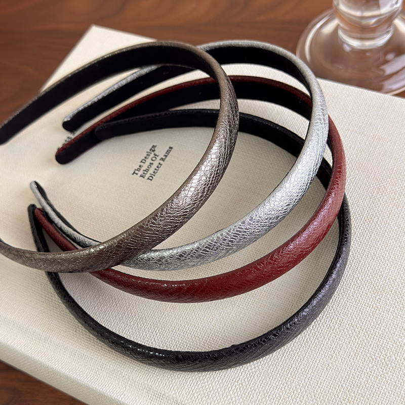 Headband Kulit Merah Vintage T - Decorative Throw Pillow ulasan dan harga