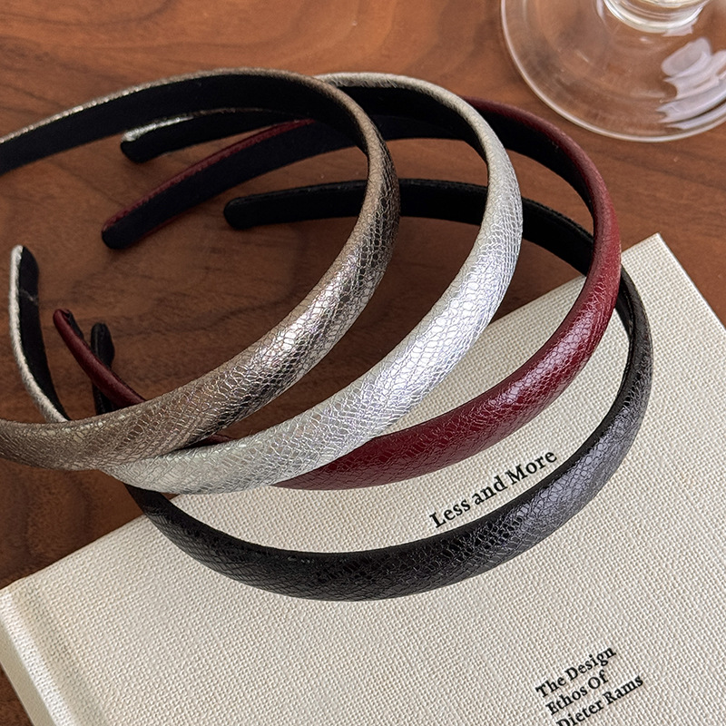 Headband Kulit Merah Vintage T - Decorative Throw Pillow ulasan dan harga